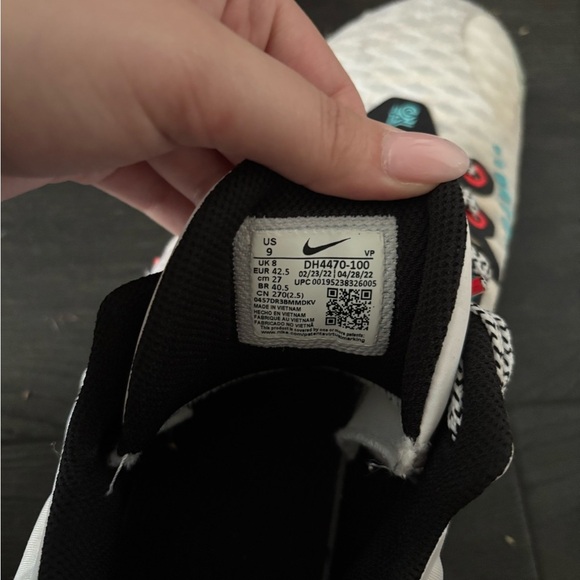 nine basketball shoes - Picture 4 of 4